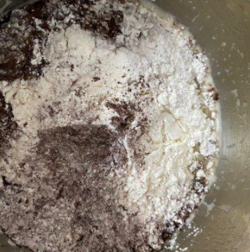 巧克力酥皮泡芙，甜品愛好者、奶油愛好者的最愛